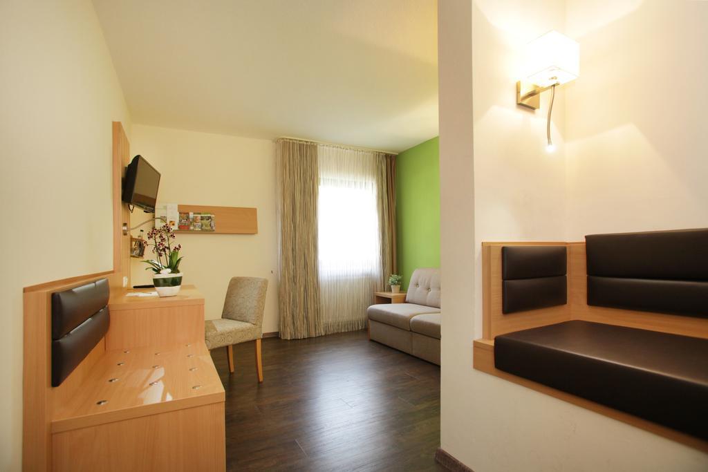 Landidyll Hotel Zum Alten Schloss Kirchensittenbach Rom bilde